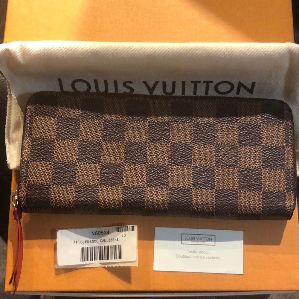 L.V. Damier ebene clemence wallet
